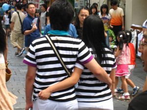 Korean couples often wear matching shirts or sometimes entire outfits to show their affection to the entire world.